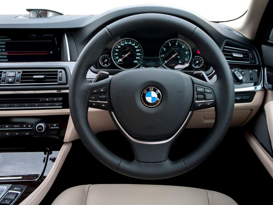  BMW 520i Sedan Luxury Line 2013 года  (ZA) (фото 14 из 20)